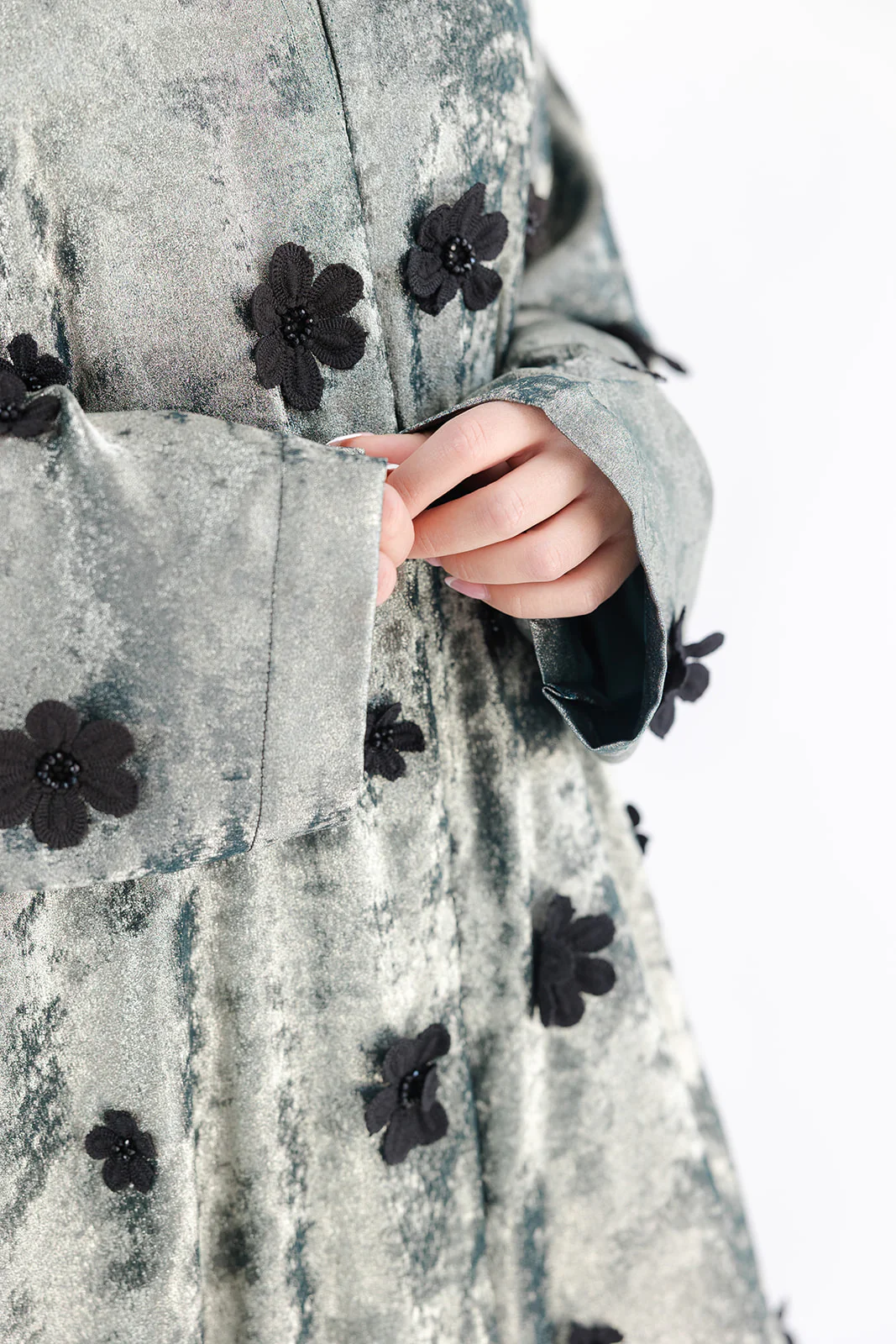 Green Open Abaya – Luxury Shimmer Finish with Black Floral Embellishments - Image 4